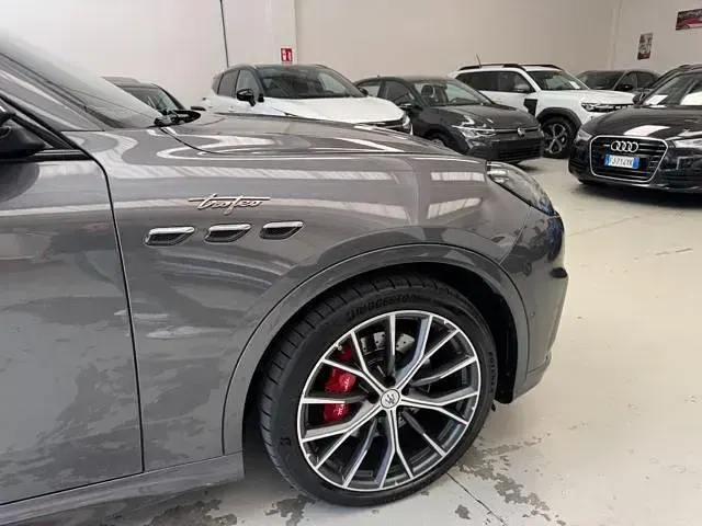 Usata Maserati Grecale 530 CV (389 kW) 2022 Grigio scuro metallizzato SUV