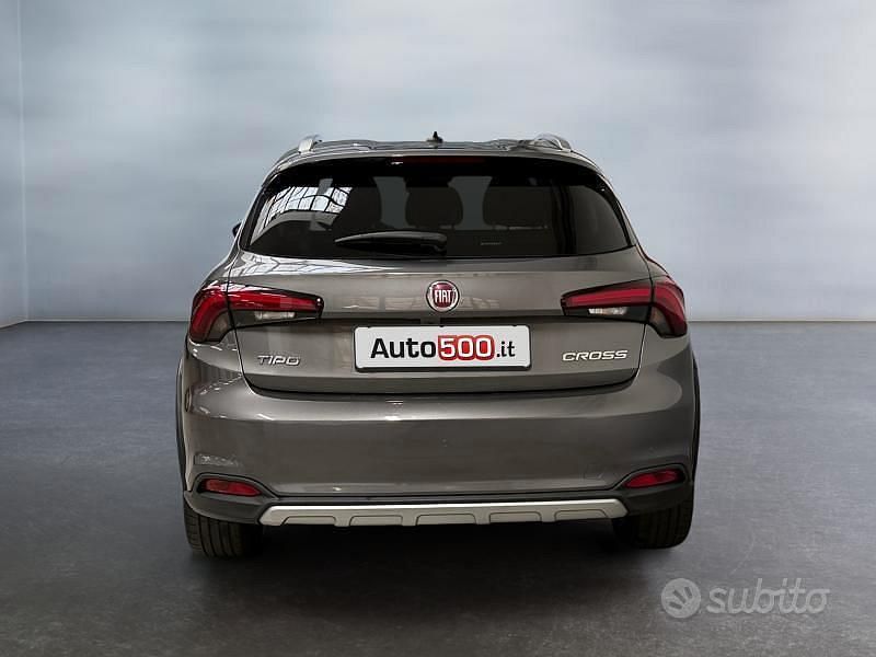 Usata Fiat Tipo Cross 101 CV (74 kW) 2021 Grigio scuro Berlina