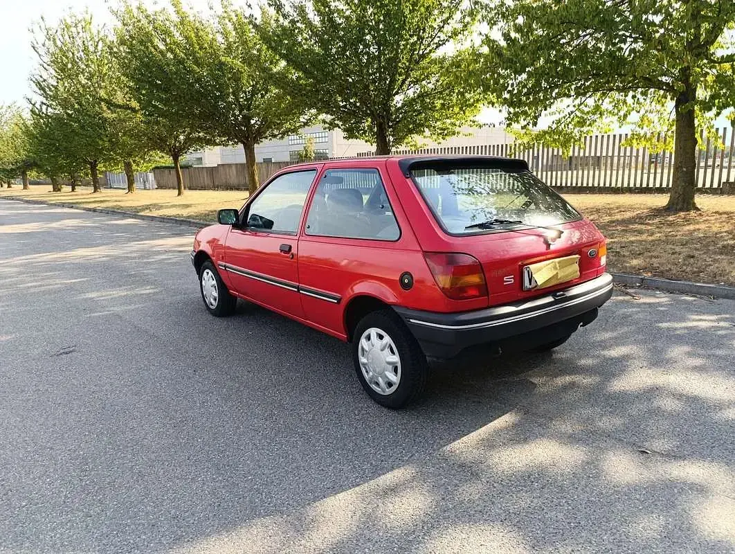 Usata Ford Fiesta S 53 CV (38 kW) 1990 Rosso Utilitaria