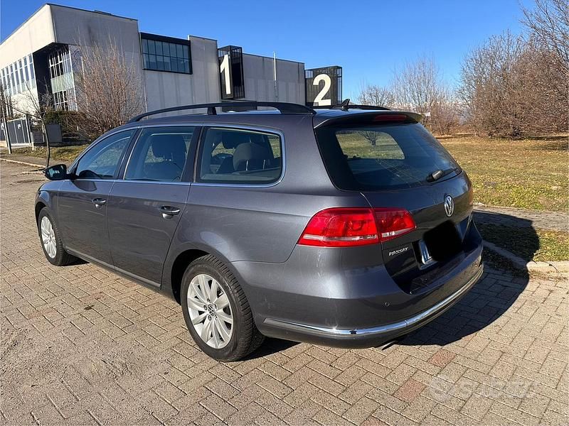 Usata VW Passat 140 CV (102 kW) 2012 Grigio Station wagon