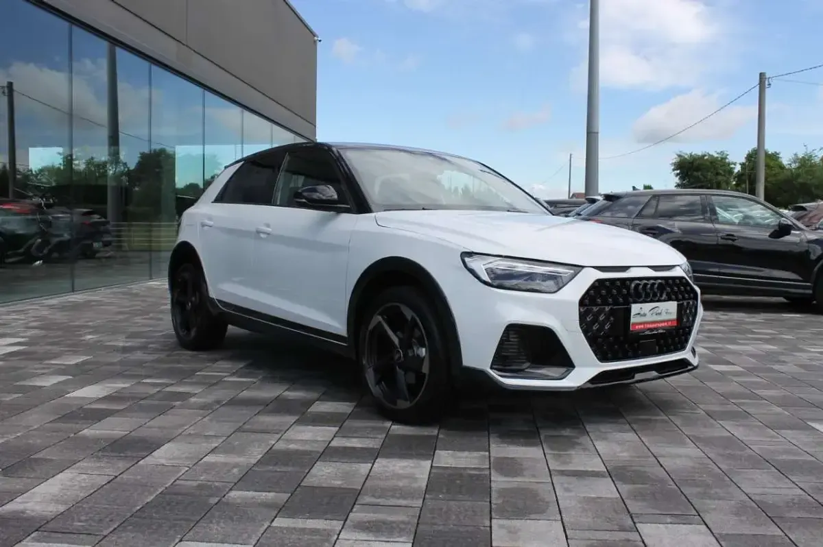 Nuova Audi A1 Ambiente 116 CV (85 kW) 2026 Bianco ghiacciaio metallizzato SUV