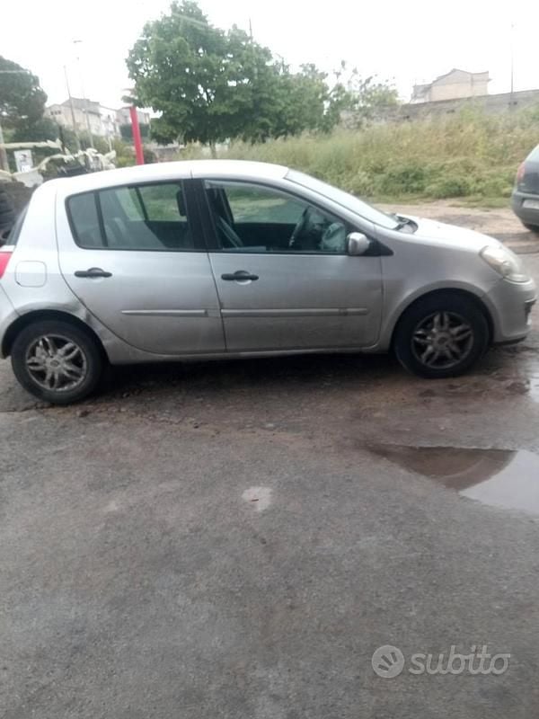 Usata Renault Clio II 82 CV (60 kW) 2006 Grigio Berlina