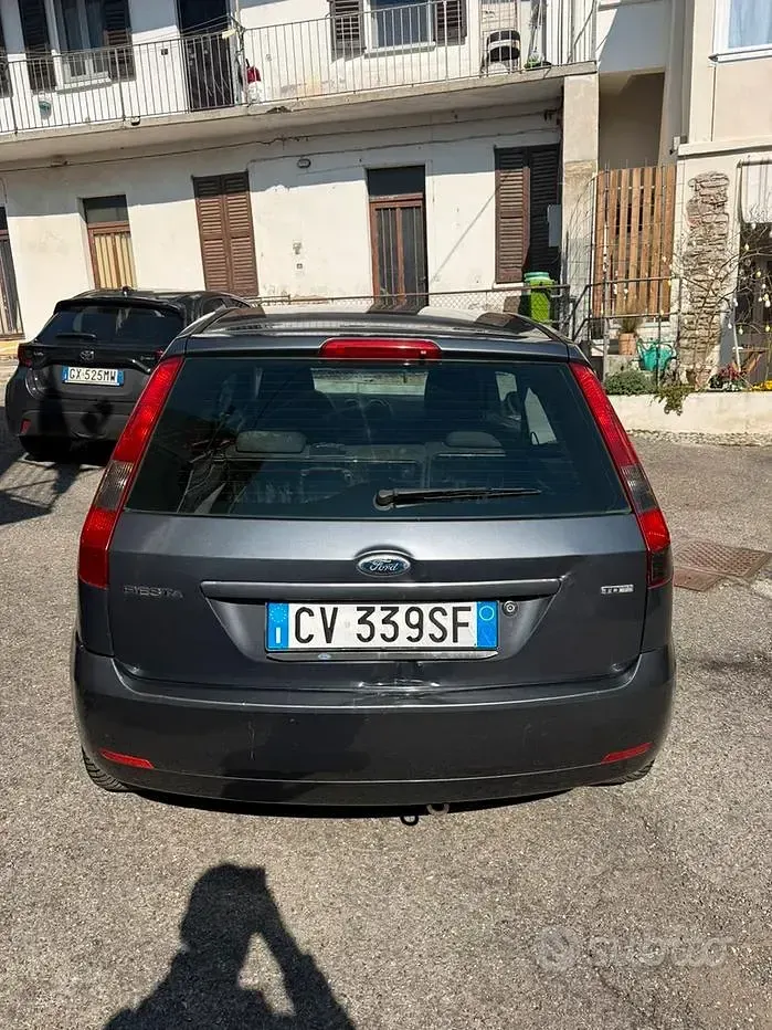 Begagnad Ford Fiesta 90 HK (66 kW) 2005 Halvkombi
