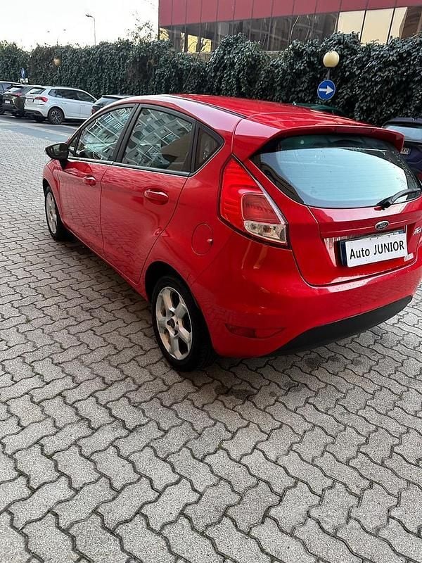 Usata Ford Fiesta Titanium 96 CV (70 kW) 2013 Rosso Berlina
