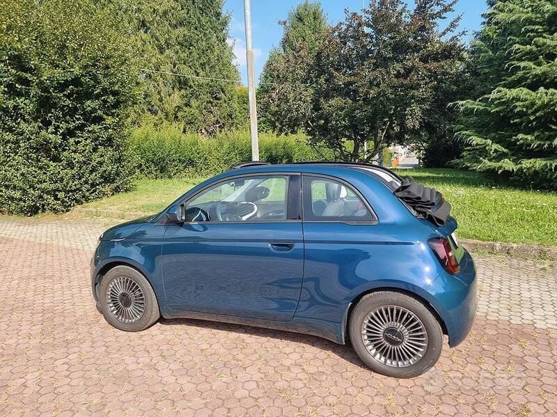 Usata Fiat 500e Passion 42 kW (58 CV) 2021 Blu Cabrio