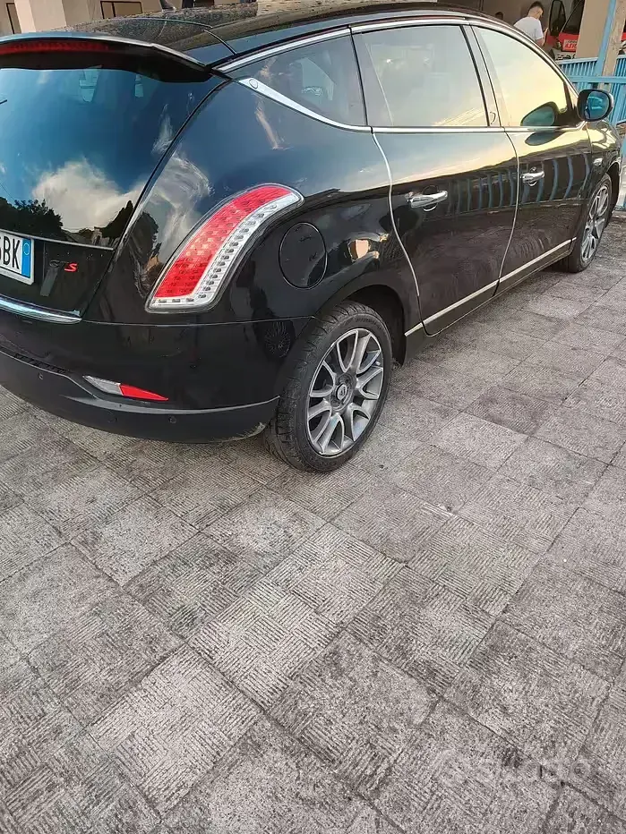 Usata Lancia Delta 120 CV (88 kW) 2008 Nero Utilitaria