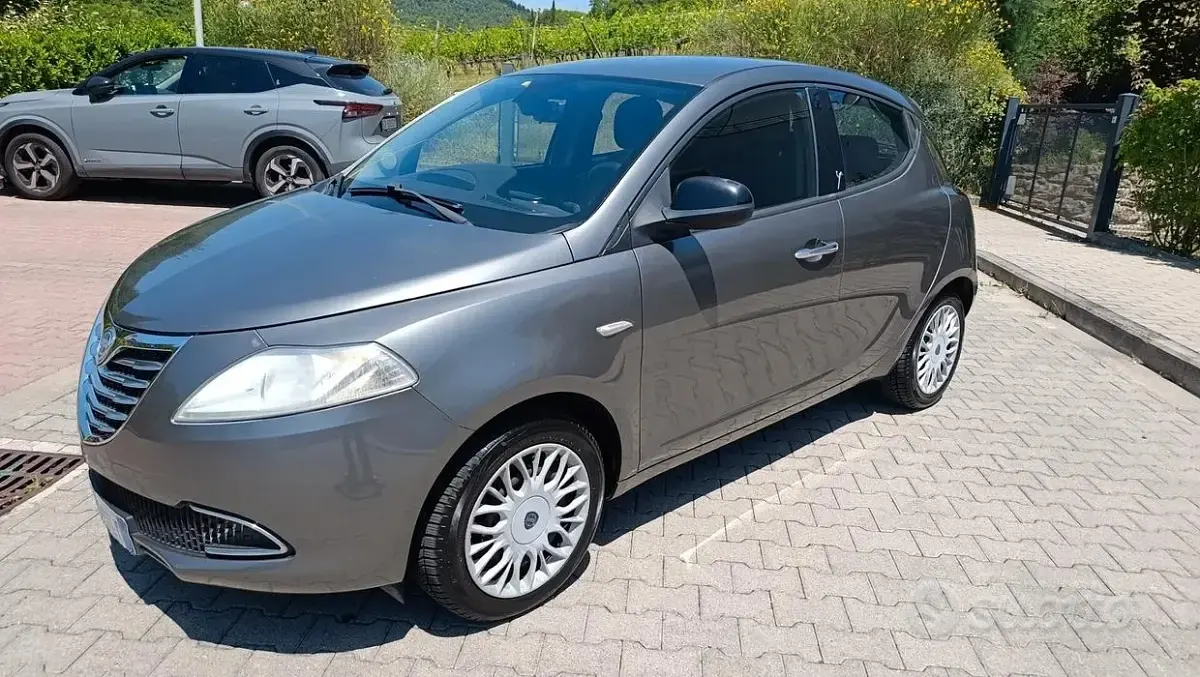 Usata Lancia Ypsilon Gold 69 CV (50 kW) 2012 Grigio Utilitaria