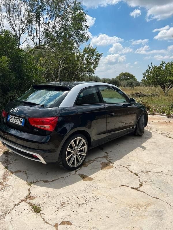 Nero Usata 2011 Audi A1 Ambition Due volumi | 4800 € (Buon prezzo) - Immagine 1/4