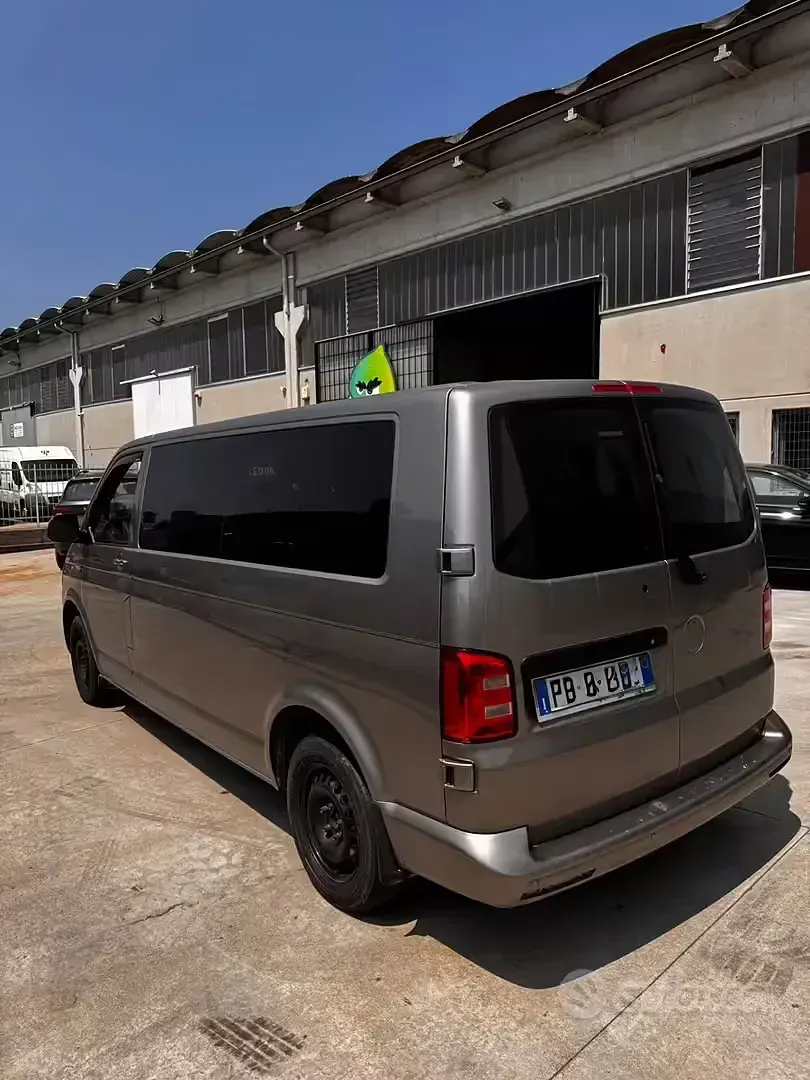 Usata VW Caravelle 2015 Marrone Furgone