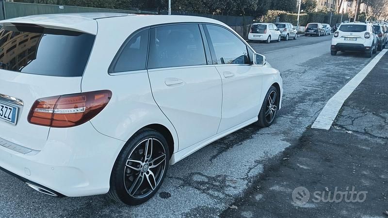 Usata Mercedes B200 Premium 2017 Bianco Monovolume