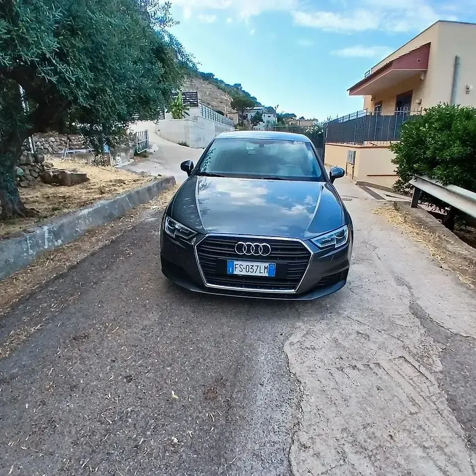 Usata Audi A3 Business 116 CV (85 kW) 2018 Grigio Berlina