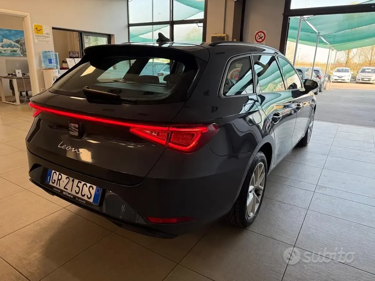 Usata Seat Leon Business 116 CV (85 kW) 2023 Grigio Station wagon