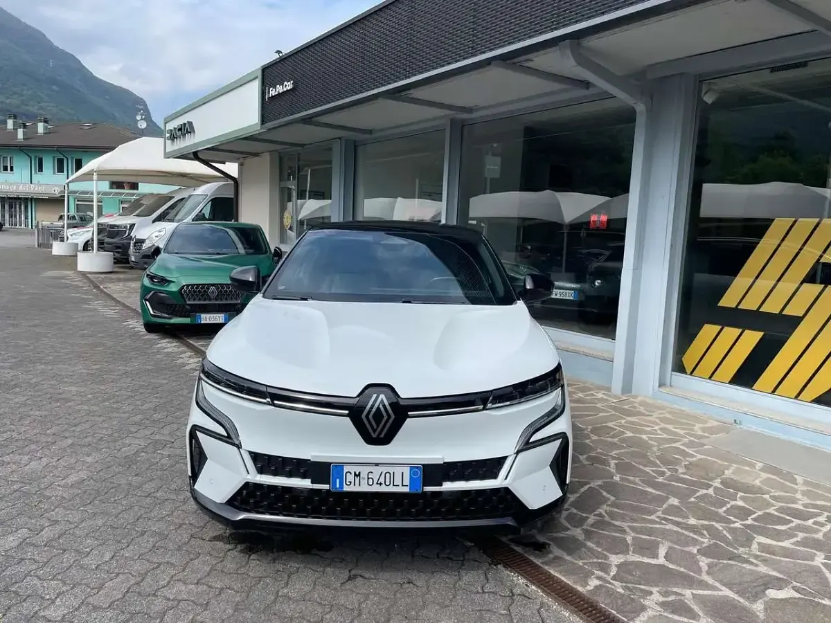 Usado Renault Megane E-Tech Techno 55 kW (75 CV) 2023 Blanco Berlina