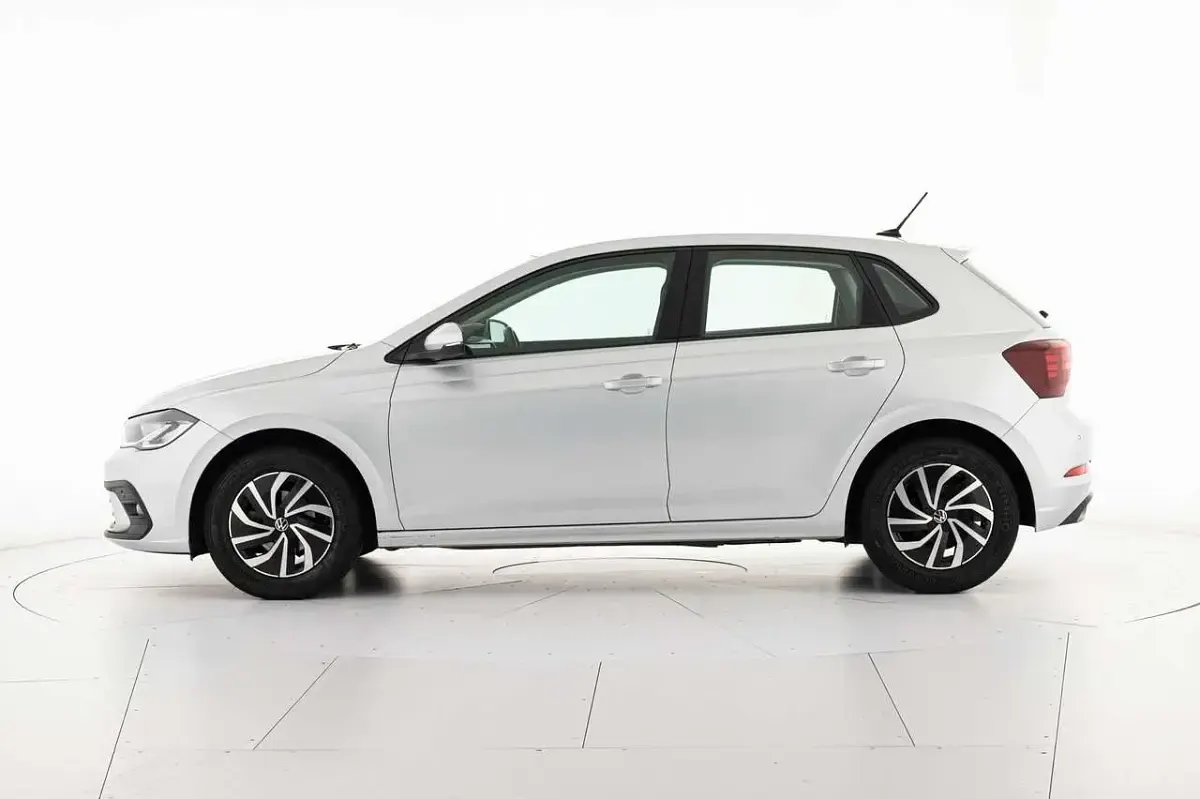 Usata VW Polo Life 95 CV (69 kW) 2023 Argento Utilitaria