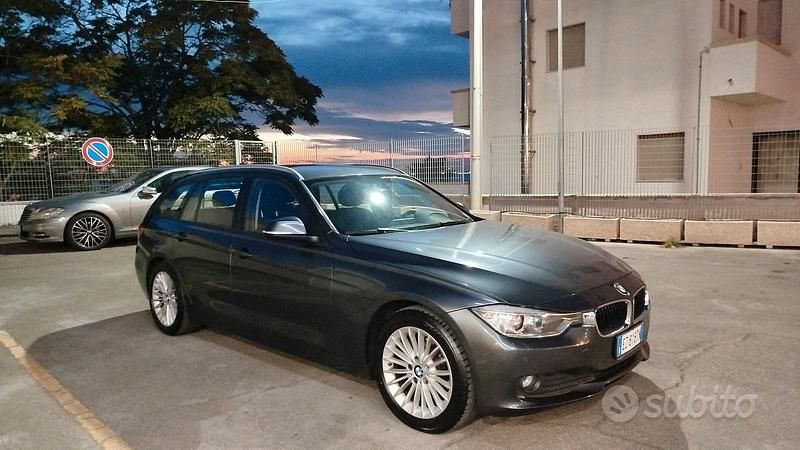 Usata BMW 318 150 CV (110 kW) 2015 Grigio Station wagon
