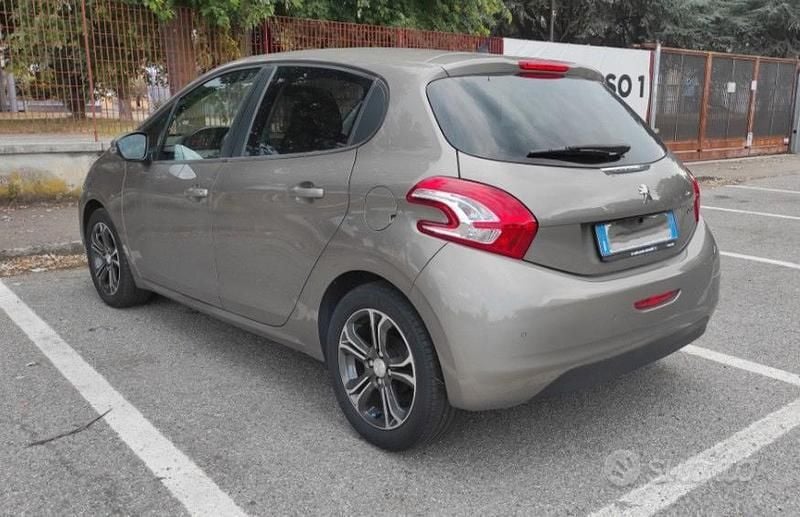 Usata Peugeot 208 82 CV (60 kW) 2015 Utilitaria