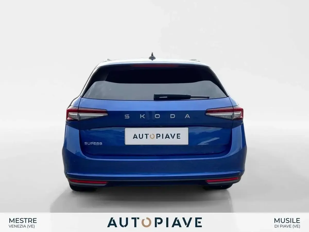 Nuova Skoda Superb Style 150 CV (110 kW) 2025 Blu/azzurro Station wagon