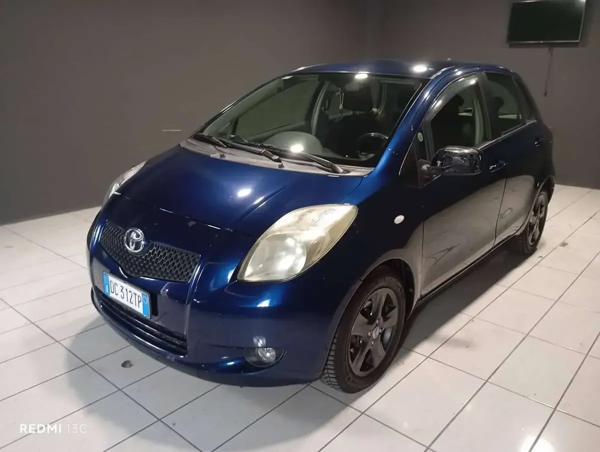 Usata Toyota Yaris Sol 69 CV (50 kW) 2006 Blu/azzurro Berlina