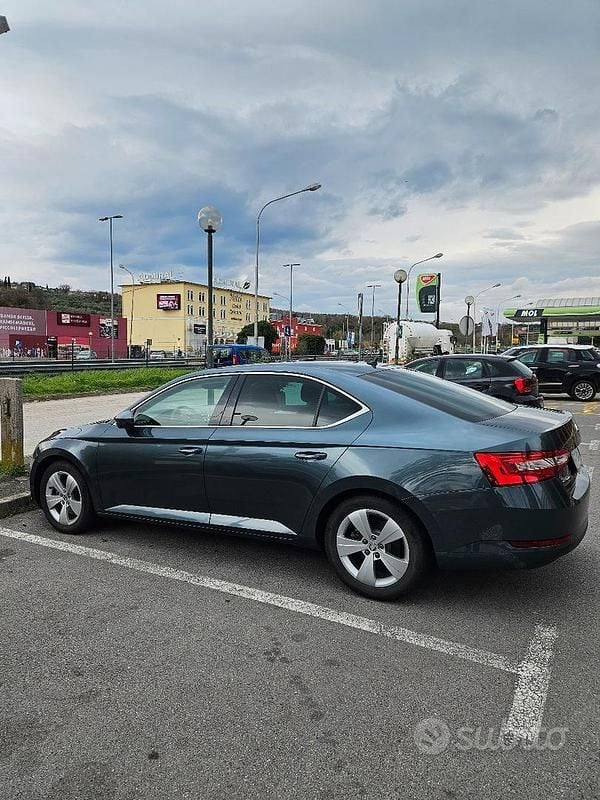 Usata Skoda Superb Executive 150 CV (110 kW) 2018 Grigio Berlina