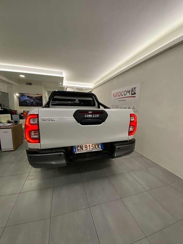 Usata Toyota HiLux 204 CV (150 kW) 2023 Bianco Pick-up