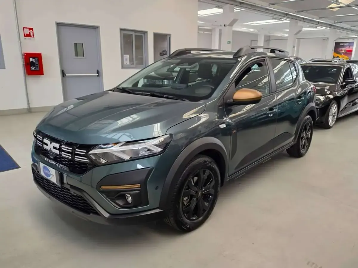 Usata Dacia Sandero Extreme 101 CV (74 kW) 2025 Verde oxide Berlina