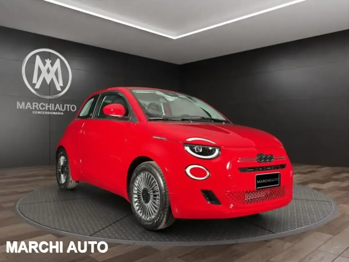 Nuova Fiat 500 La Prima 65 CV (47 kW) 2026 Rosso pastello Berlina