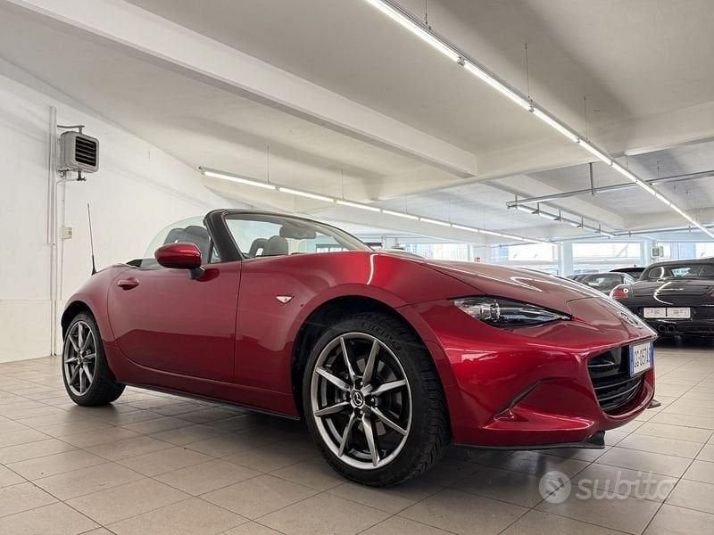 Usata Mazda MX5 Inclusive 184 CV (135 kW) 2021 Rosso Cabrio