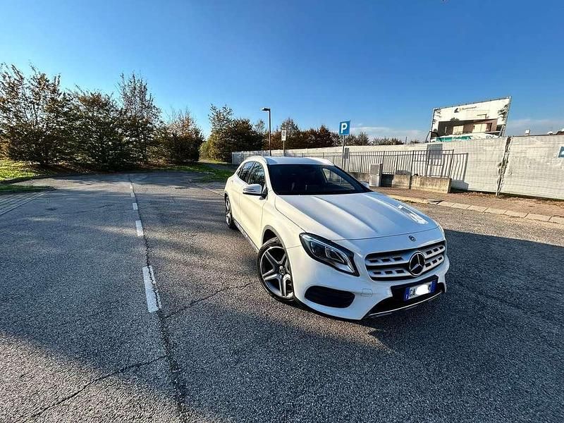 Usata Mercedes GLA180 Premium 122 CV (89 kW) 2019 Bianco SUV