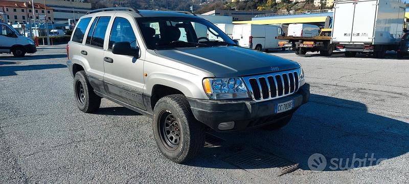 Usata Jeep Grand Cherokee Laredo 163 CV (119 kW) 2002 Grigio SUV