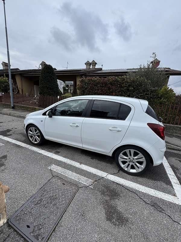 Usata Opel Corsa 101 CV (74 kW) 2013 Bianco Utilitaria