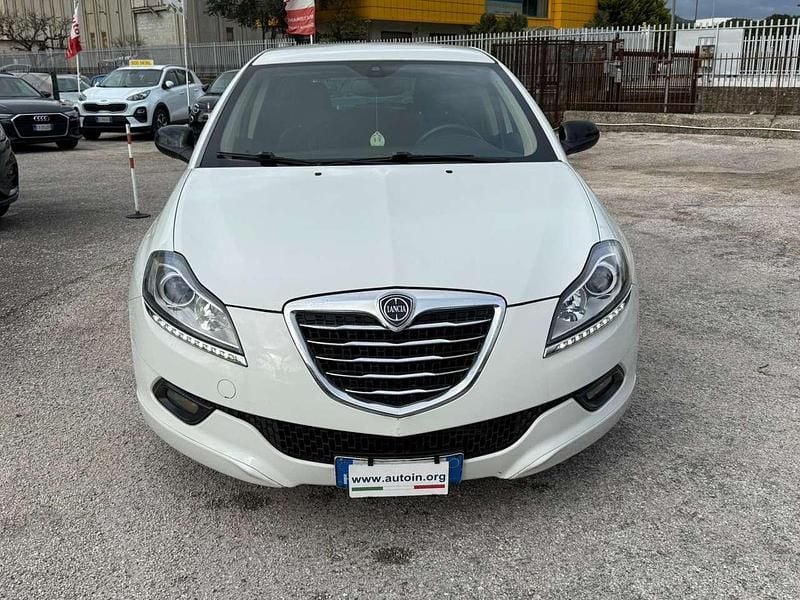 Usata Lancia Delta Gold 120 CV (88 kW) 2014 Bianco Utilitaria
