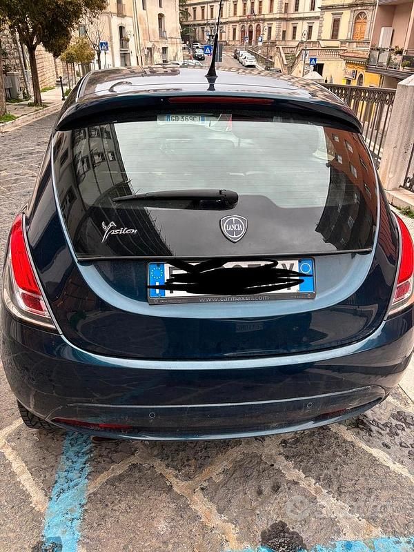 Usata Lancia Ypsilon Silver 69 CV (50 kW) 2016 Blu Utilitaria