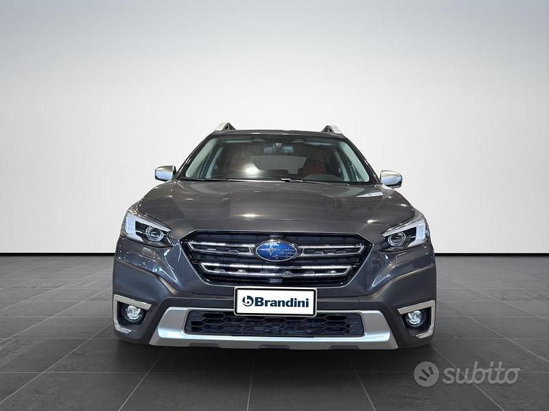 Usata Subaru Outback Premium 169 CV (124 kW) 2024 Grigio Station wagon
