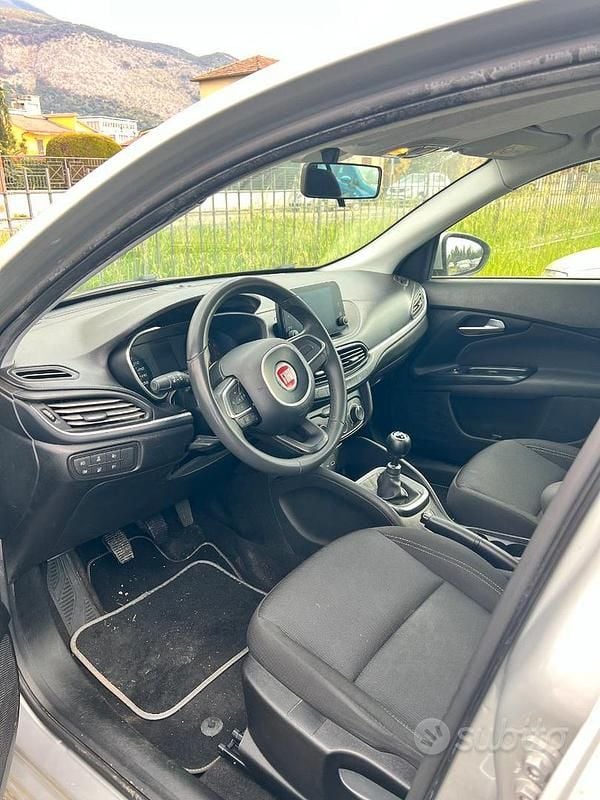 Usata Fiat Tipo 120 CV (88 kW) 2019 Grigio Station wagon