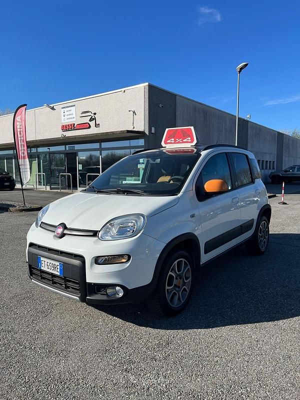 Usata Fiat Panda 4x4 Anniversary 75 CV (55 kW) 2014 Bianco Utilitaria