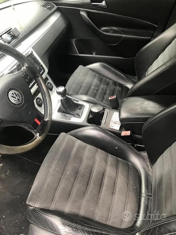 Usata VW Passat 170 CV (125 kW) 2008 Blu Berlina
