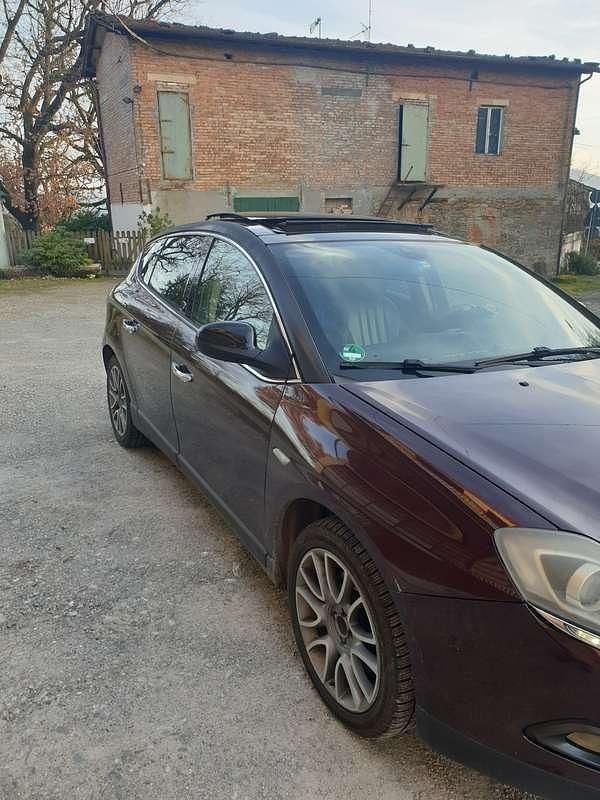 Usata Lancia Delta 165 CV (121 kW) 2010 Utilitaria