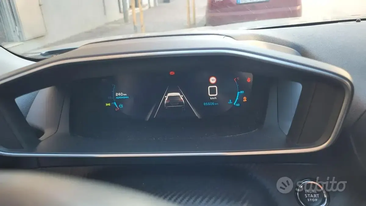 Usata Peugeot 2008 Allure 110 CV (80 kW) 2021 Grigio SUV
