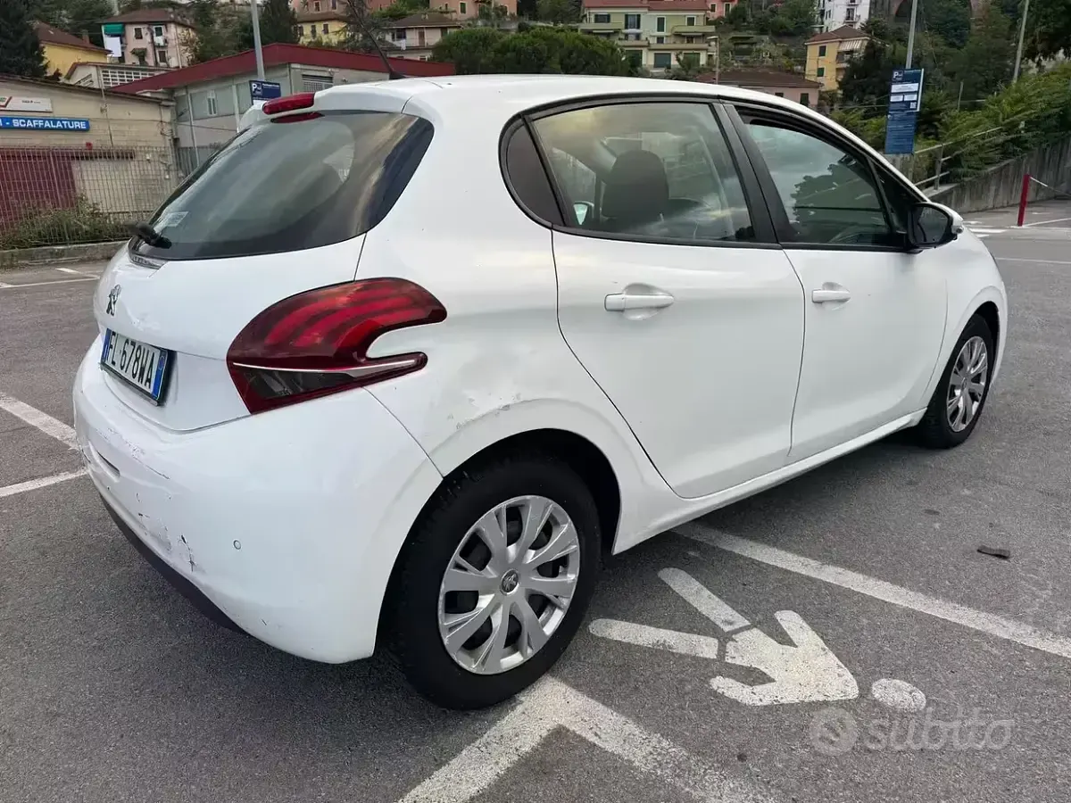 Usata Peugeot 208 75 CV (55 kW) 2017 Bianco Utilitaria
