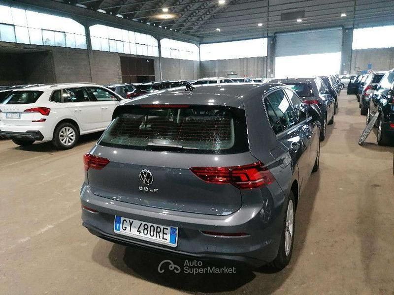 Usata VW Golf VIII Life 116 CV (85 kW) 2025 Grigio Berlina