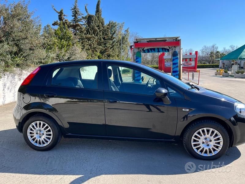 Usata Fiat Punto Street 75 CV (55 kW) 2015 Nero Utilitaria