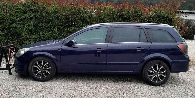 Usata 2006 Opel Astra Club Station wagon | 1500 € (Buon prezzo) - Immagine 1/2