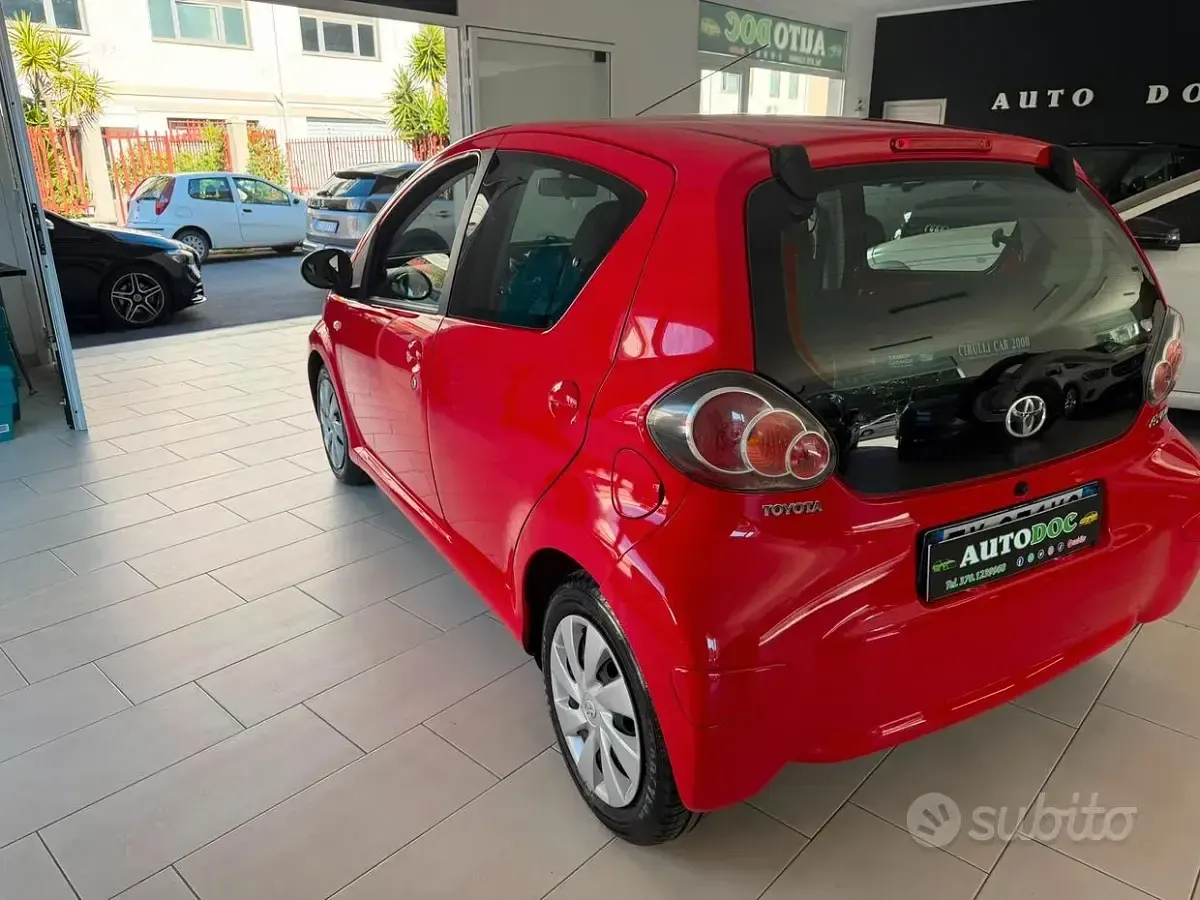 Usata Toyota Aygo X-wave 69 CV (50 kW) 2015 Rosso Utilitaria