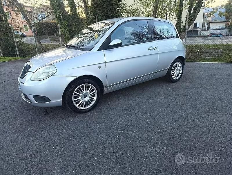 Usata Lancia Ypsilon 60 CV (44 kW) 2007 Grigio Utilitaria