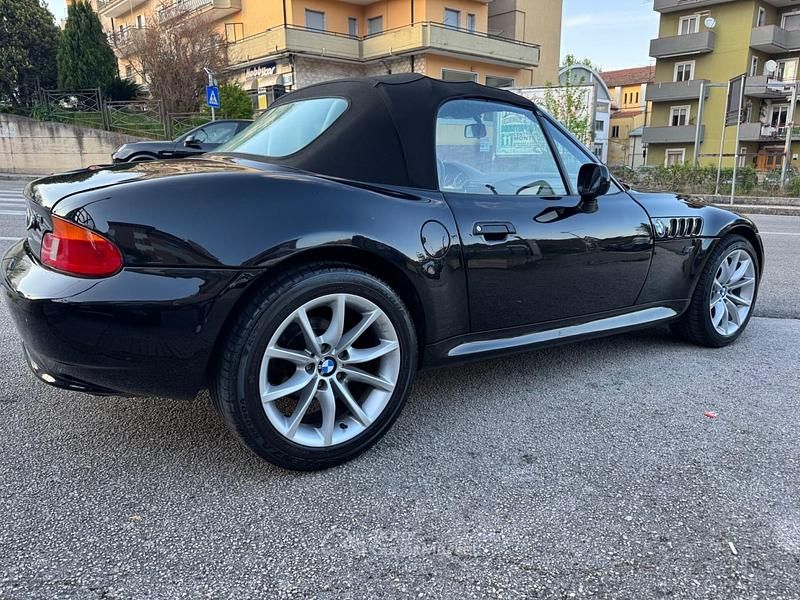 Usata BMW Z3 Efficient Dynamics 118 CV (86 kW) 2001 Nero Cabrio