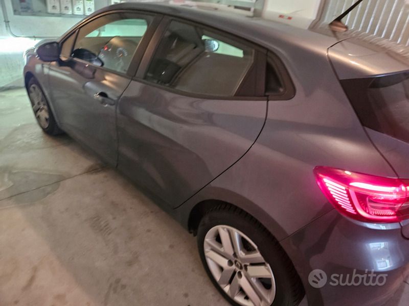 Usata Renault Clio V 90 CV (66 kW) 2021 Grigio Utilitaria