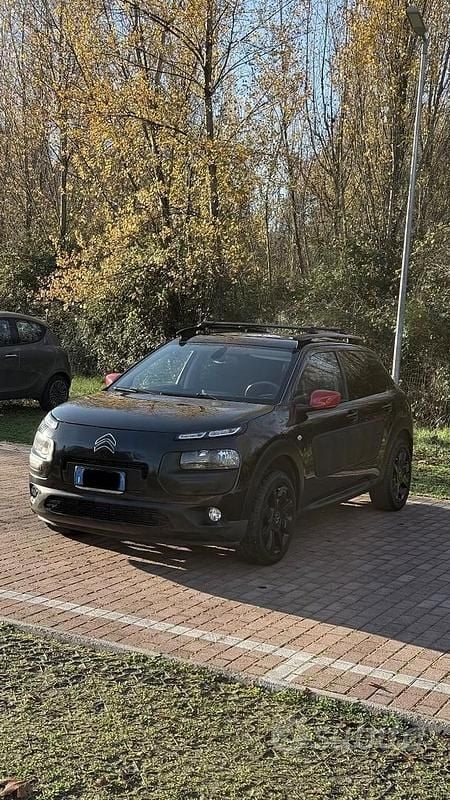 Usata Citroën C4 Shine 100 CV (73 kW) 2016 Nero SUV