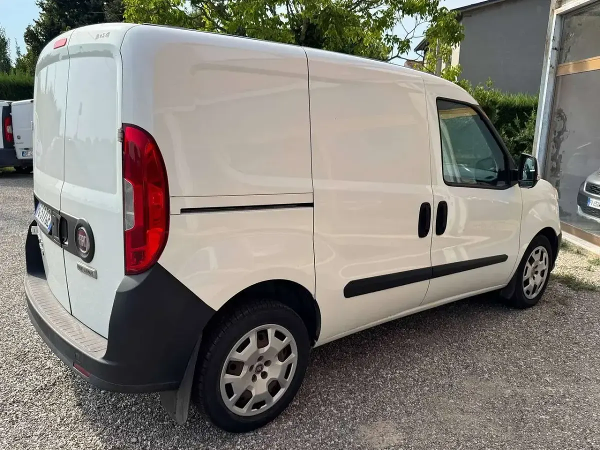Usata Fiat Doblò 105 CV (77 kW) 2016 Bianco Monovolume