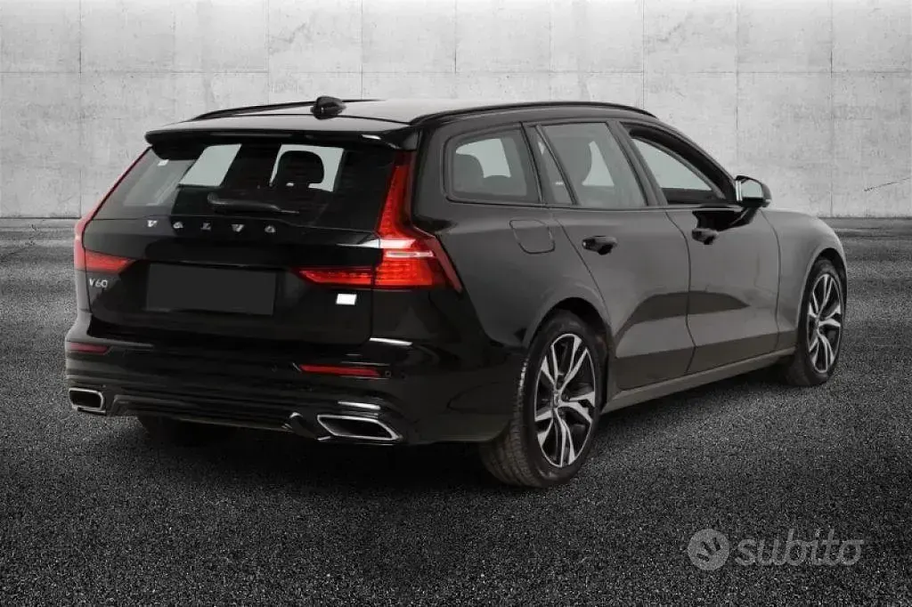 Usata Volvo V60 R-Design 303 CV (222 kW) 2021 Nero Station wagon