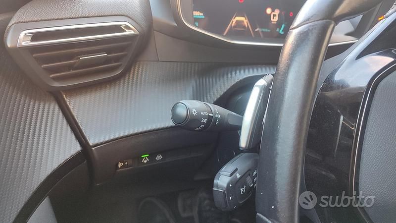 Usata Peugeot 2008 Allure 131 CV (96 kW) 2022 Bianco SUV